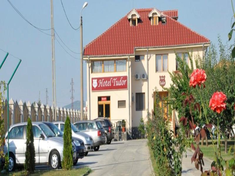 Hotel Tudor Ploieşti Kültér fotó