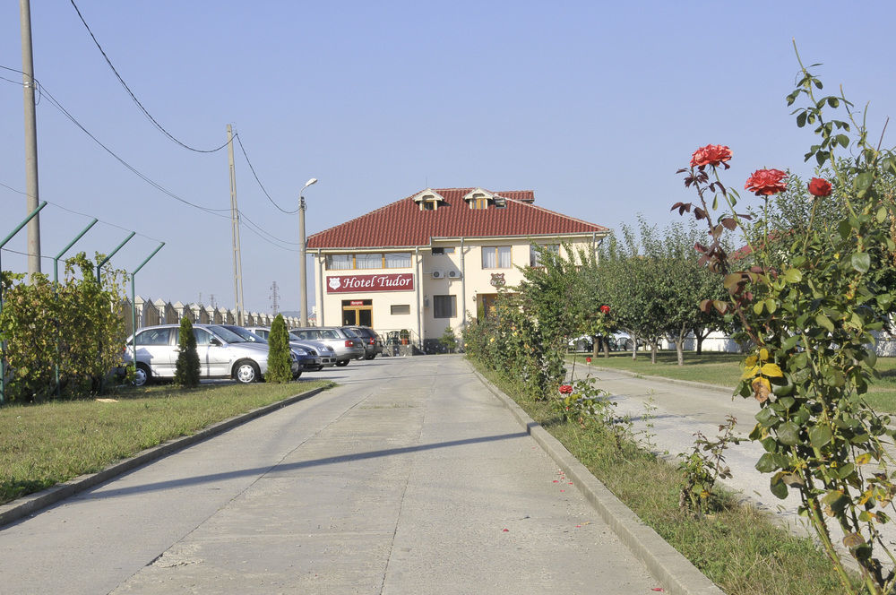 Hotel Tudor Ploieşti Kültér fotó